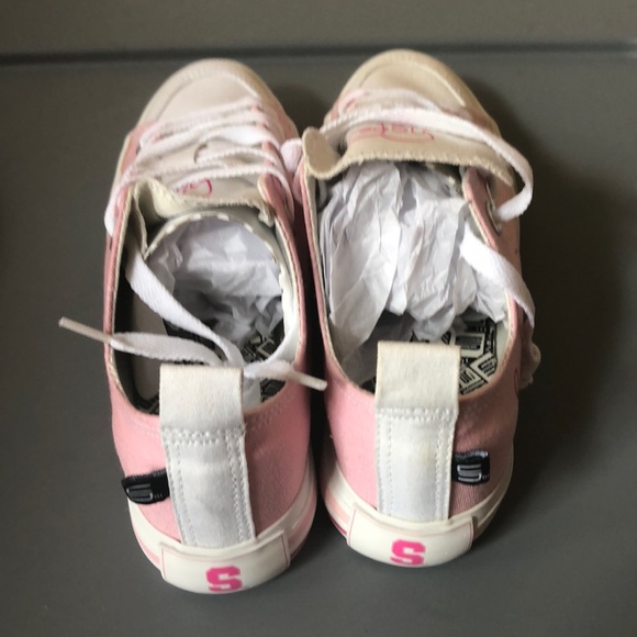 Skicks Breast Cancer awareness sneakers - Picture 3 of 4